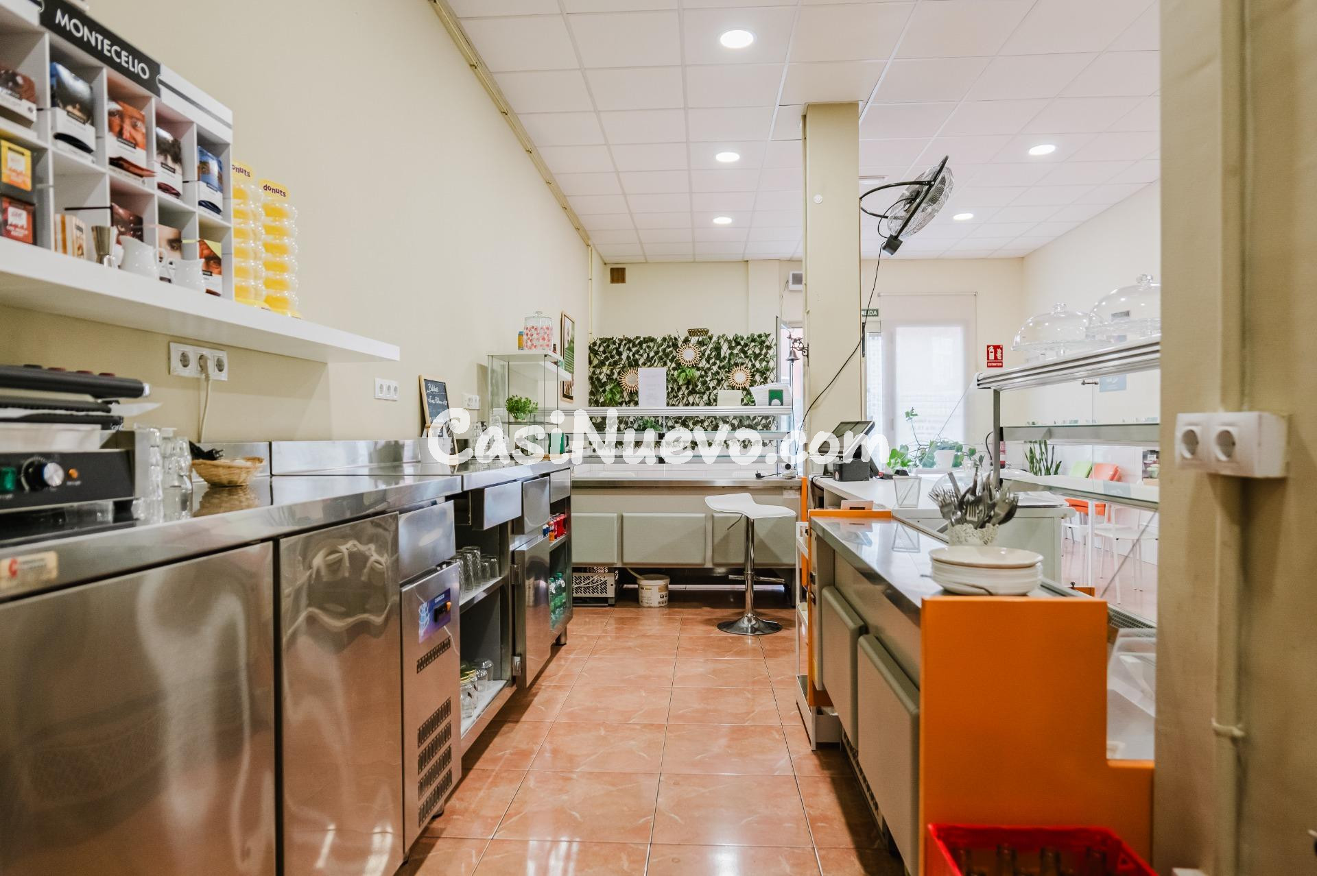 Local comercial de 130 m2 en la calle principal de  La Atala - foto 13