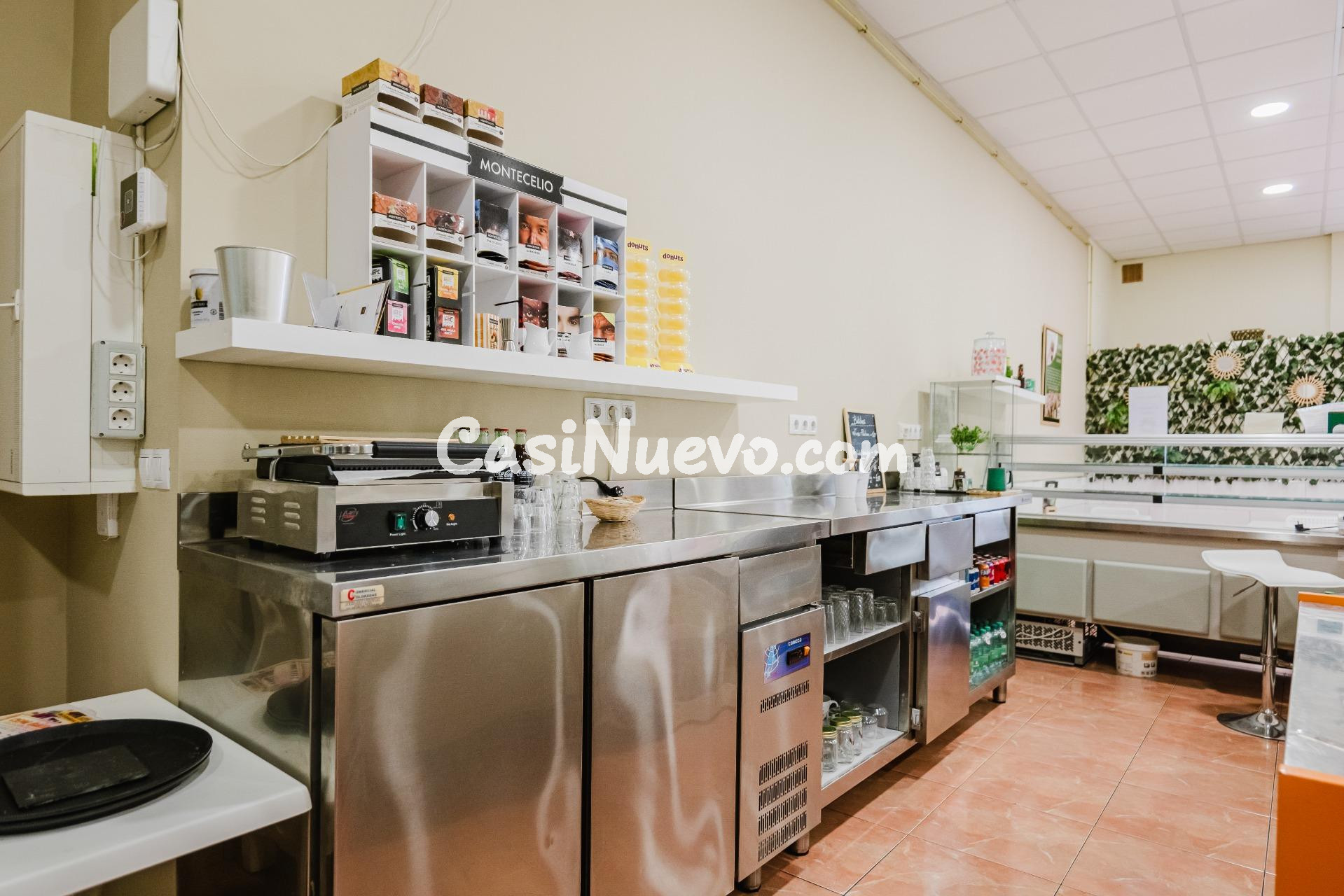 Local comercial de 130 m2 en la calle principal de  La Atala - foto 15