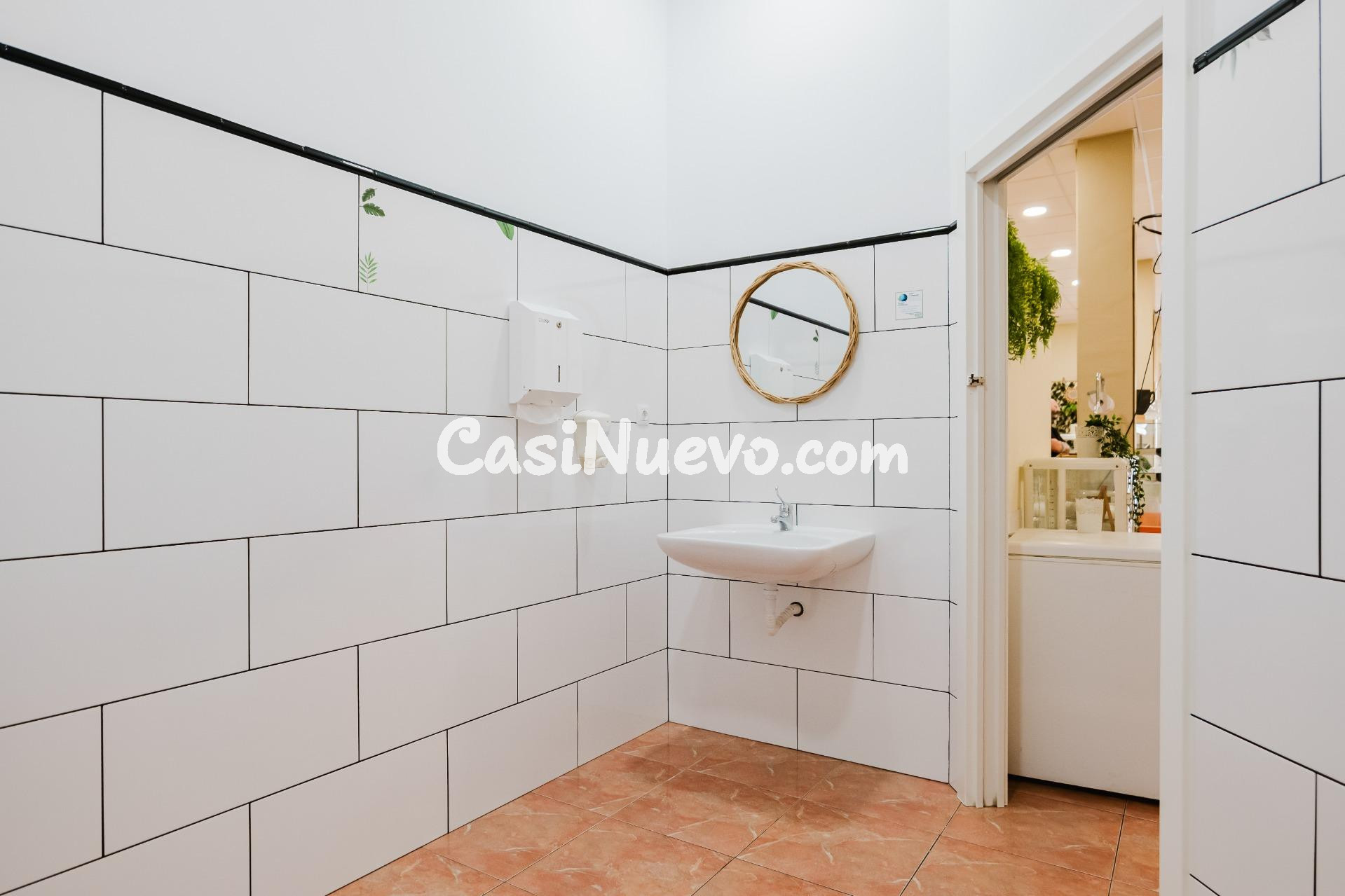 Local comercial de 130 m2 en la calle principal de  La Atala - foto 17