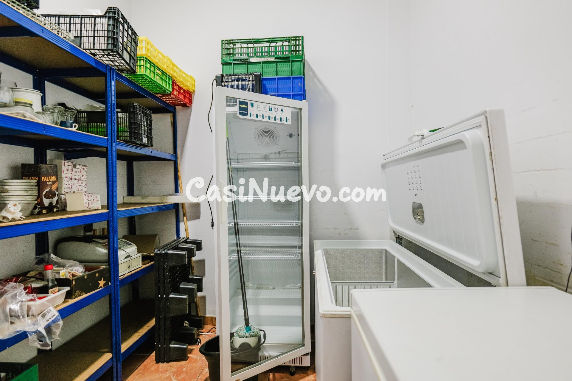 Local comercial de 130 m2 en la calle principal de  La Atala - foto 20