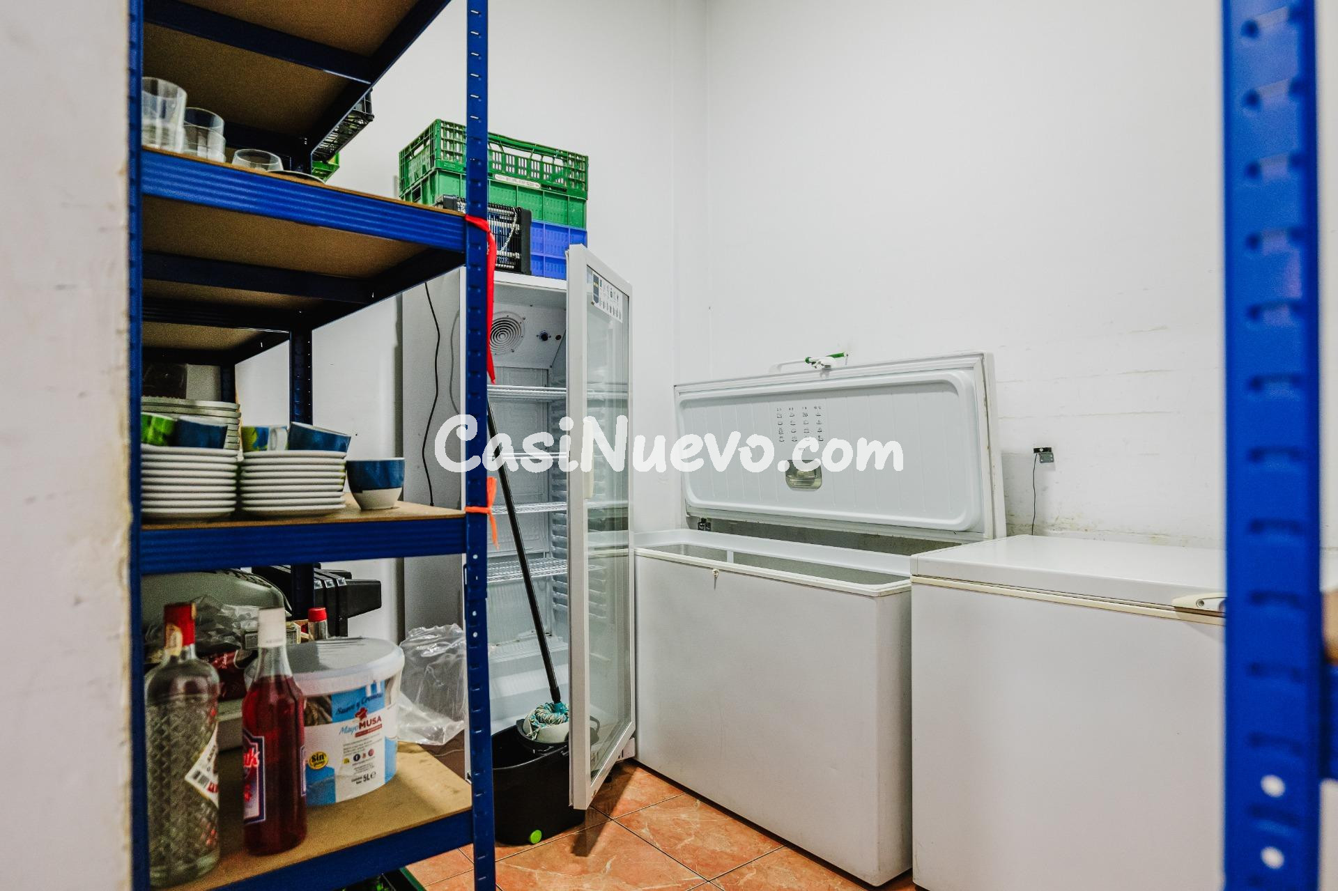 Local comercial de 130 m2 en la calle principal de  La Atala - foto 21