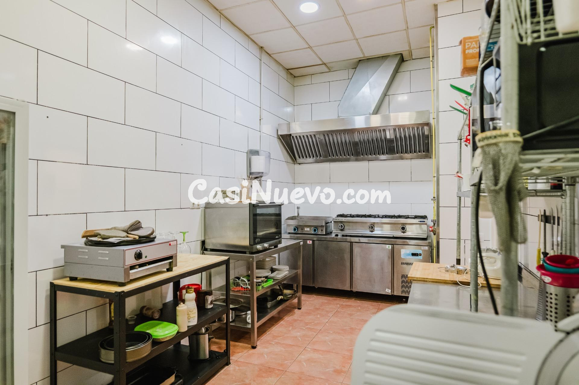 Local comercial de 130 m2 en la calle principal de  La Atala - foto 24