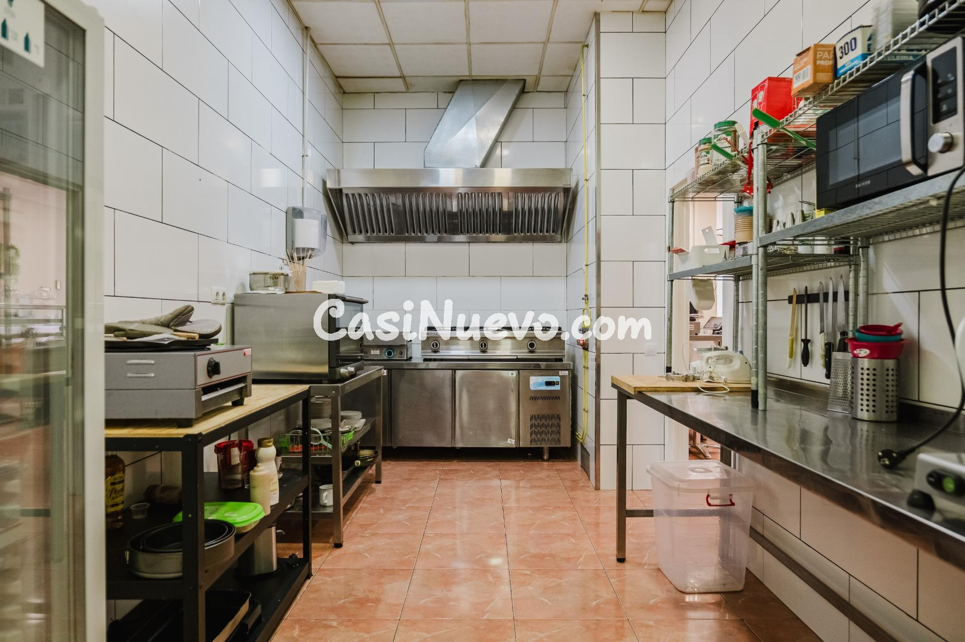 Local comercial de 130 m2 en la calle principal de  La Atala - foto 25