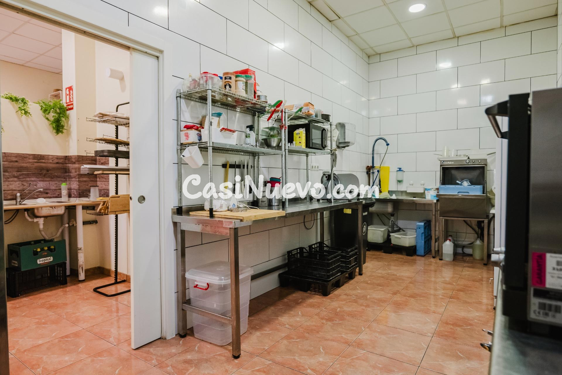 Local comercial de 130 m2 en la calle principal de  La Atala - foto 26