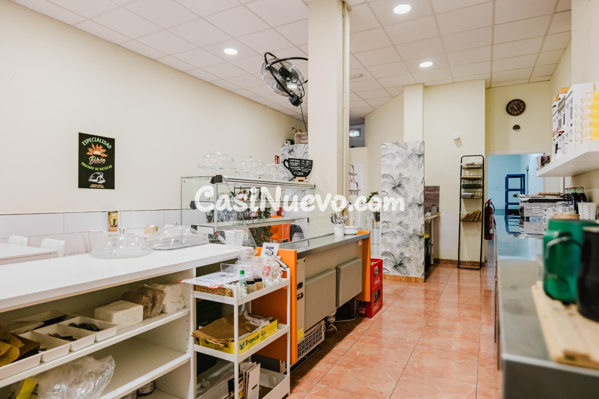 Local comercial de 130 m2 en la calle principal de  La Atala - foto 28