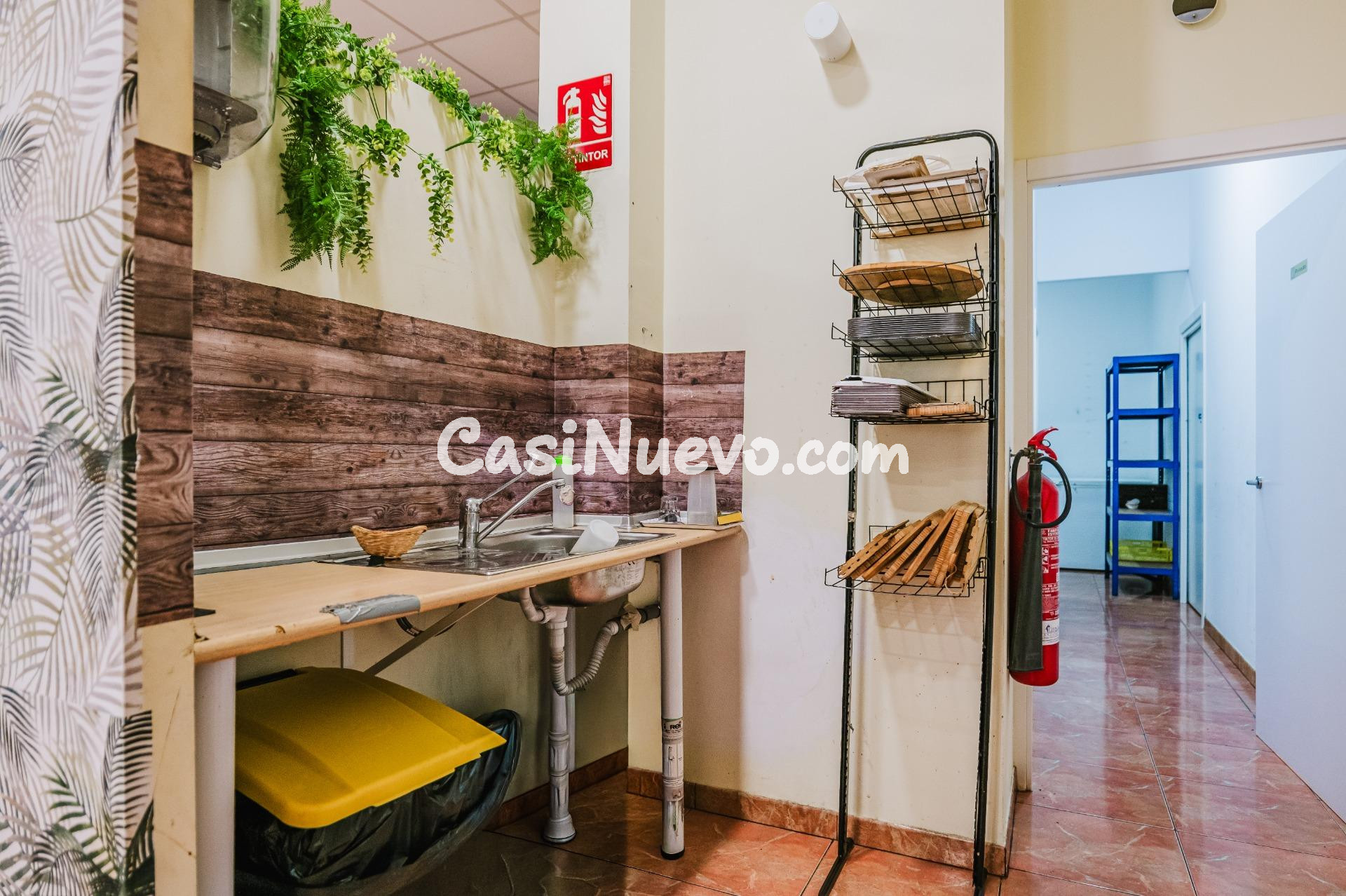 Local comercial de 130 m2 en la calle principal de  La Atala - foto 29