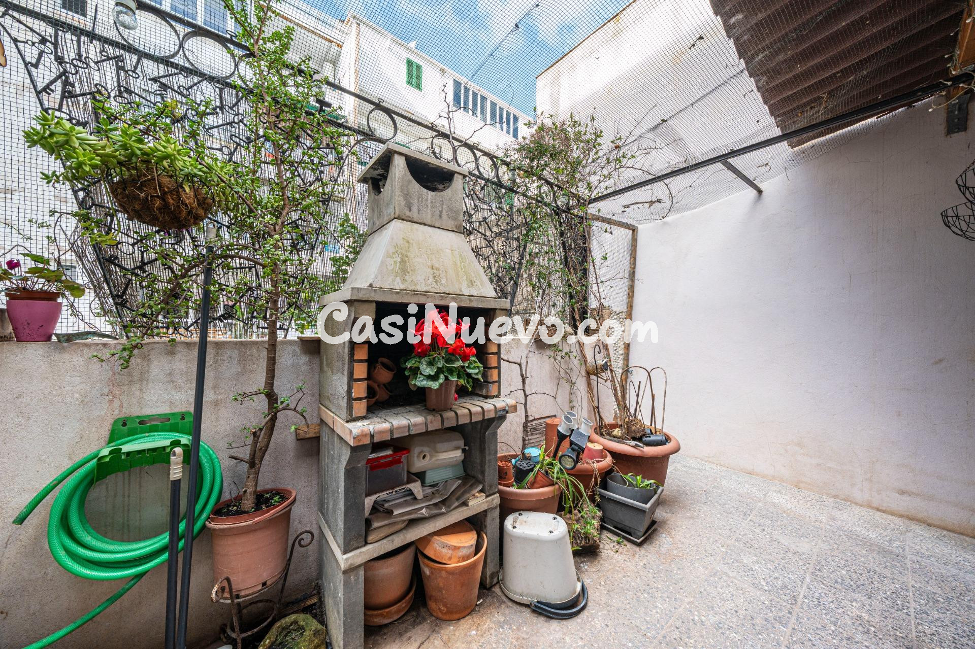 Chalet adosado con jardín, terraza y amplio terrado - foto 6