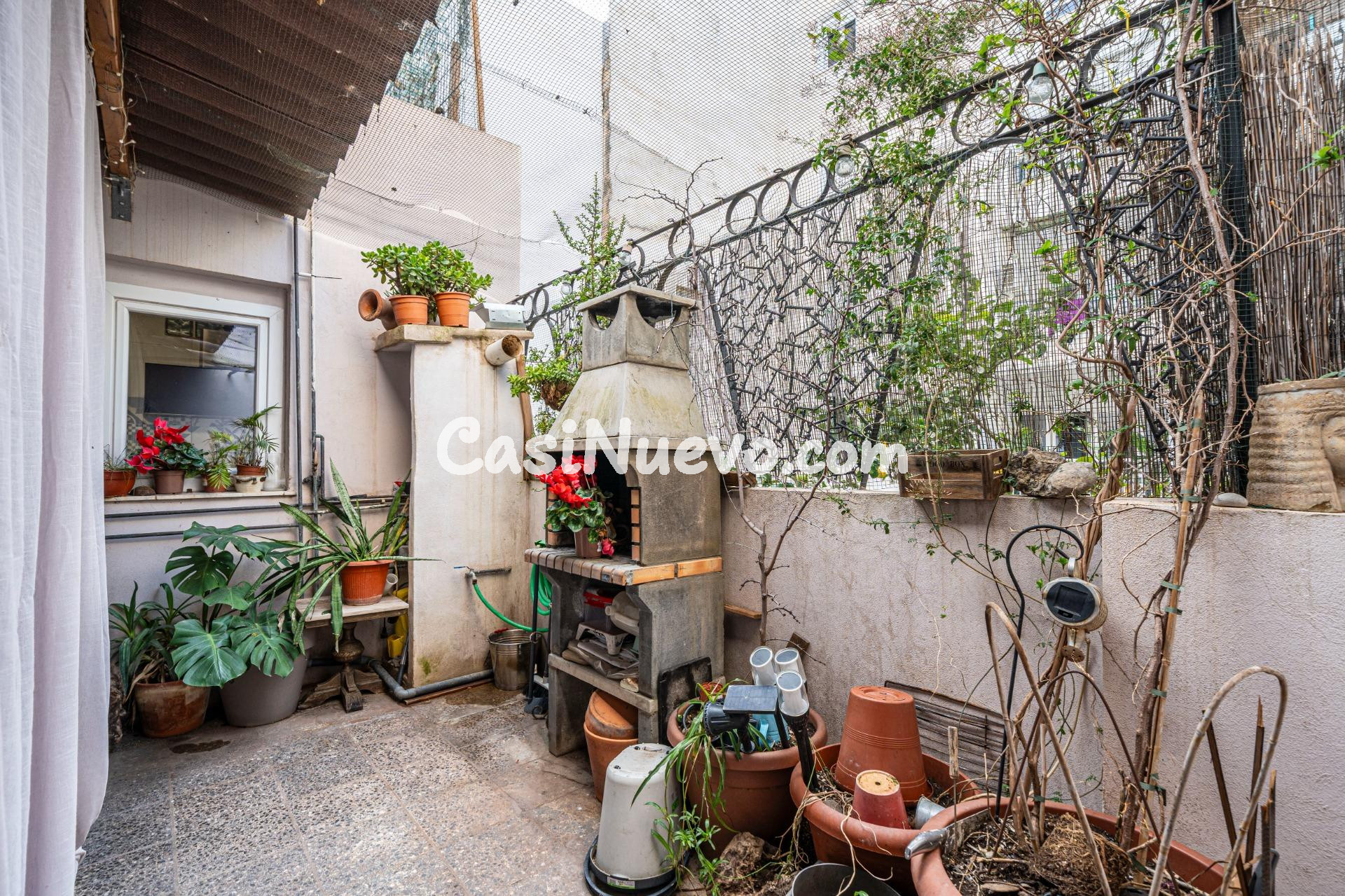 Chalet adosado con jardín, terraza y amplio terrado - foto 7