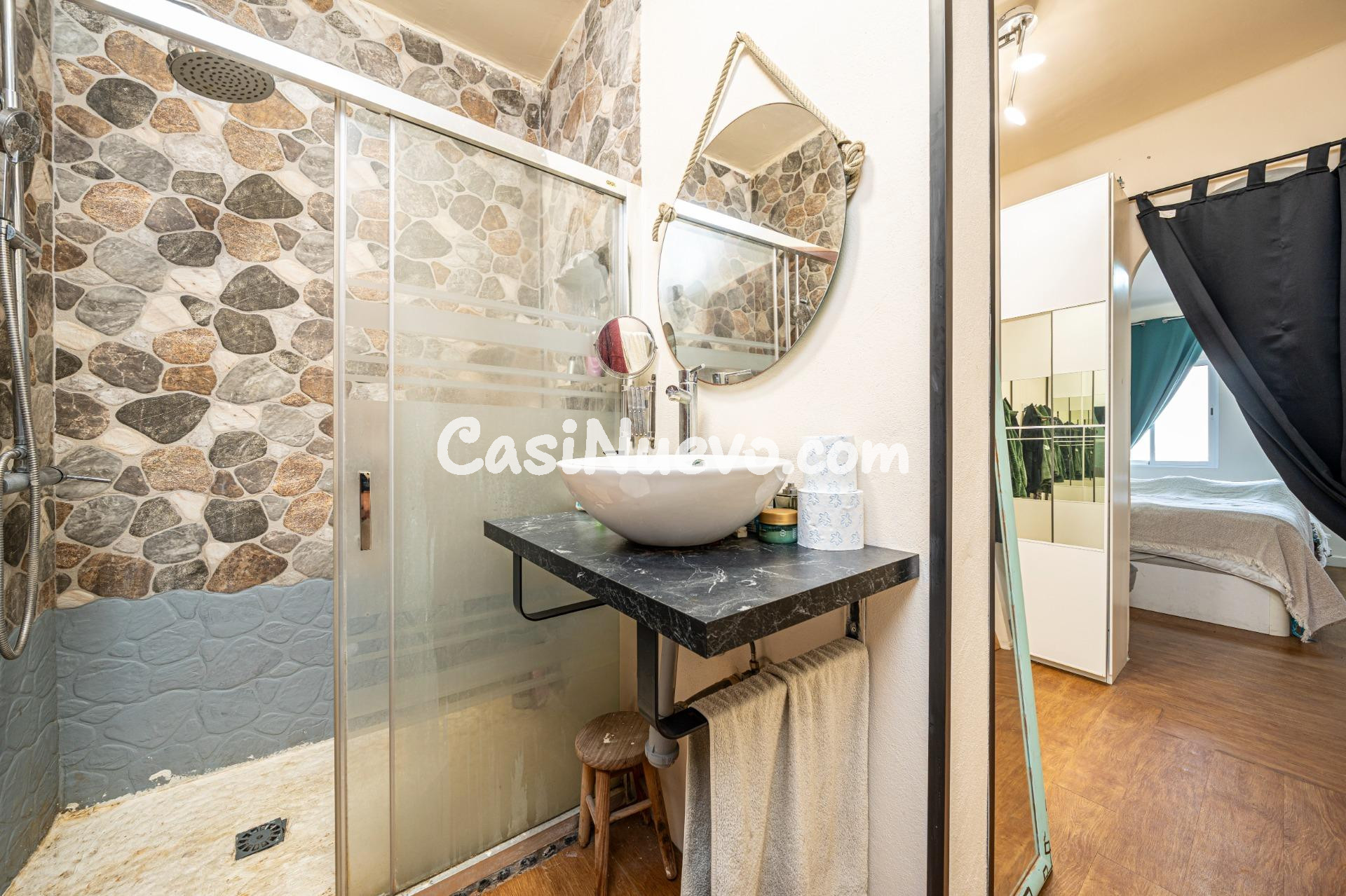 Chalet adosado con jardín, terraza y amplio terrado - foto 17