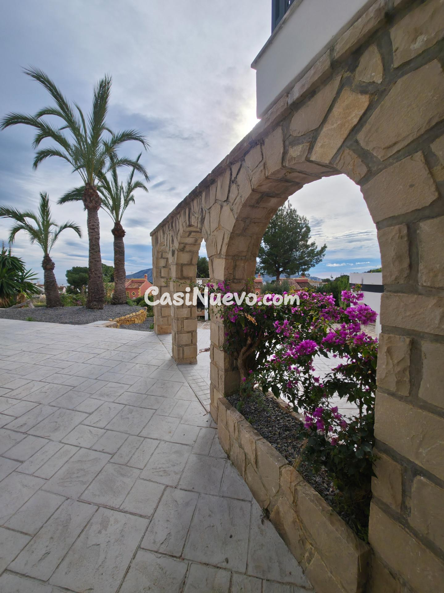 Villa independiente de 5 dormitorios con piscina y opción de - foto 2