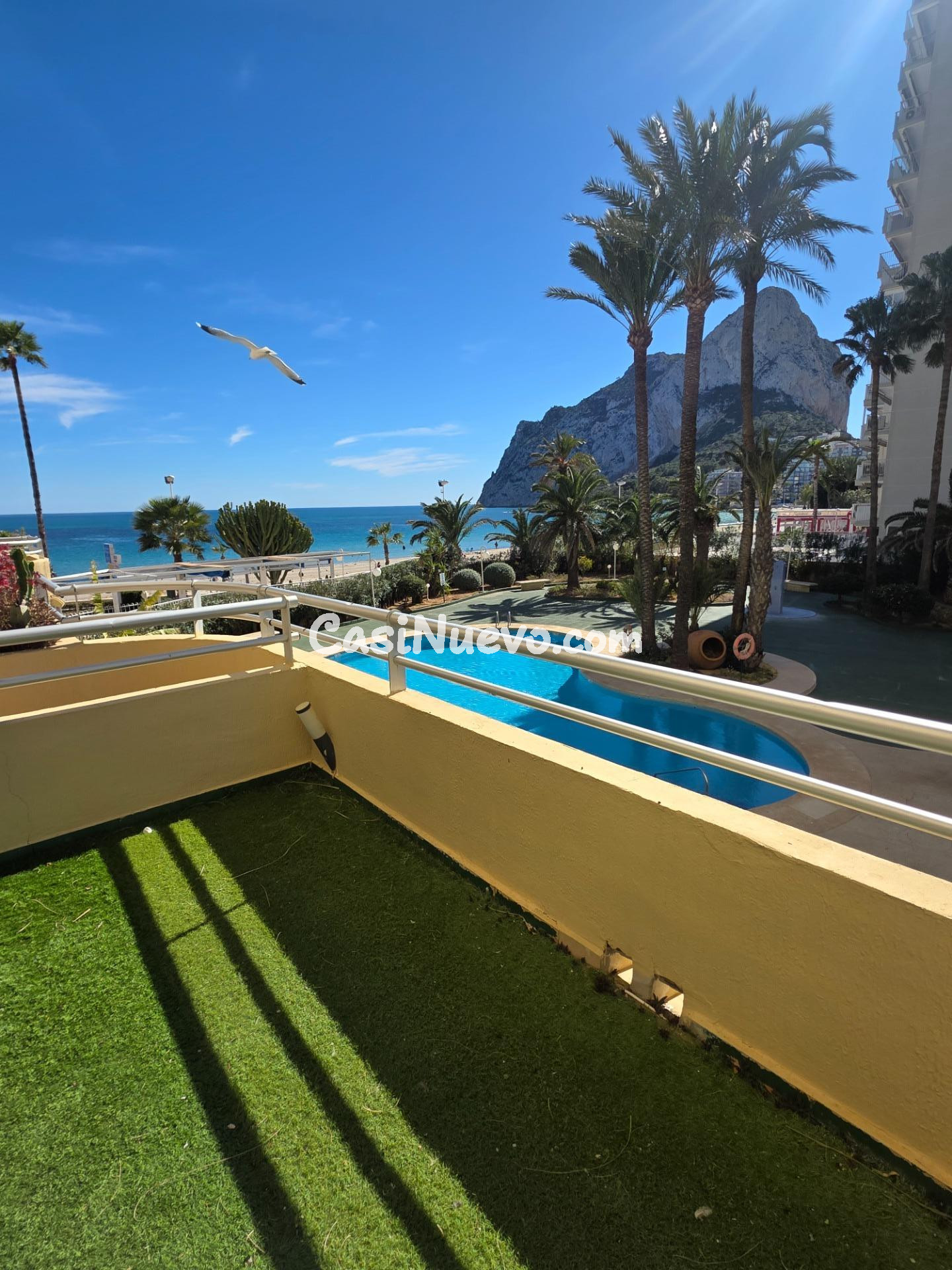 Apartamento en primera línea de playa en Calpe con enorme te