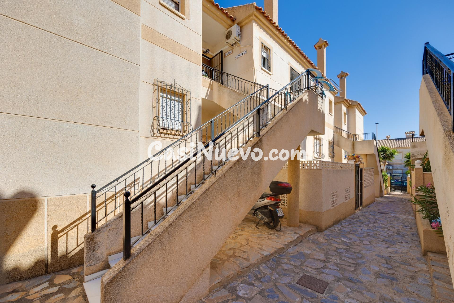 Bungalow en planta alta en Aguas Nuevas – Torrevieja - foto 13