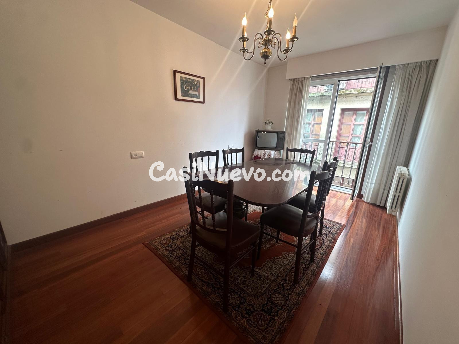 Piso amplio, luminoso, con garaje y trastero en el casco his - foto 4