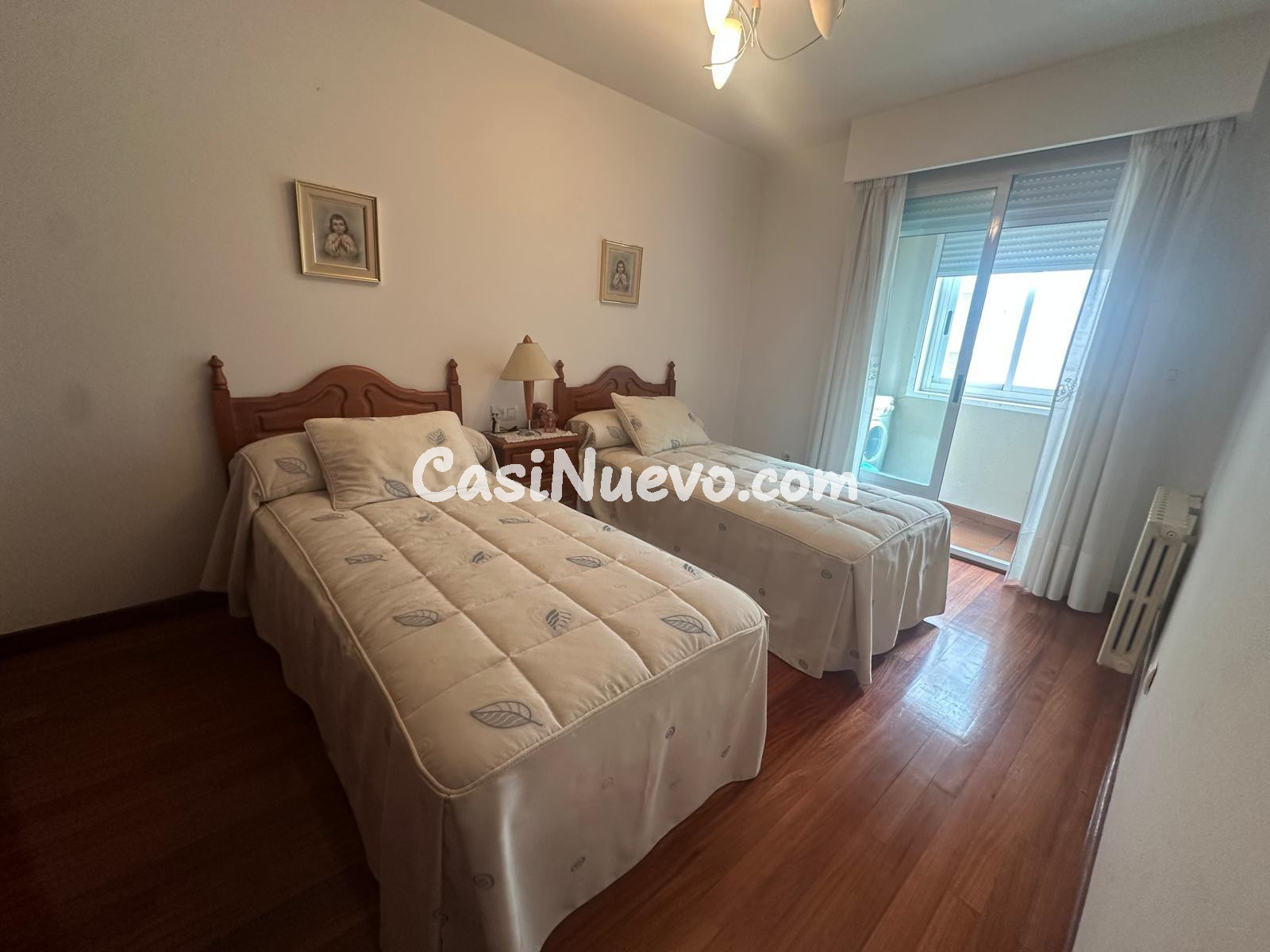 Piso amplio, luminoso, con garaje y trastero en el casco his - foto 11