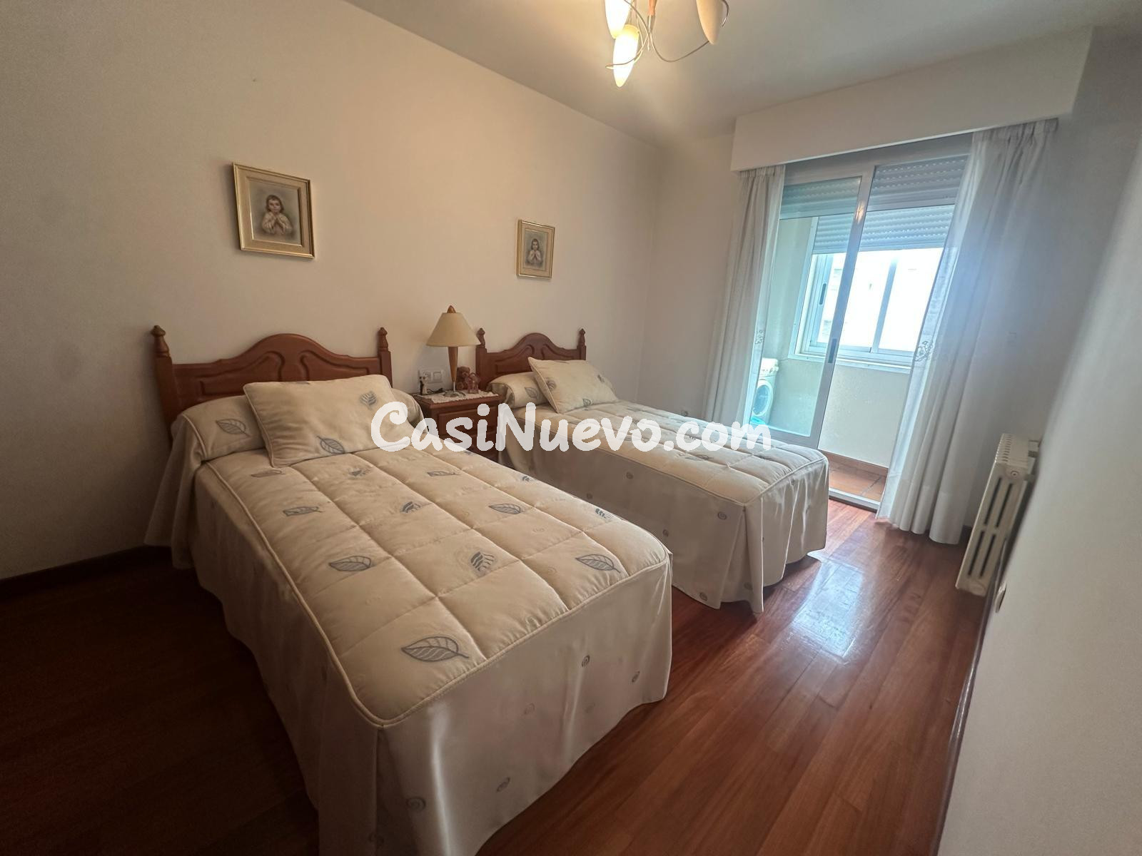 Piso amplio, luminoso, con garaje y trastero en el casco his - foto 10