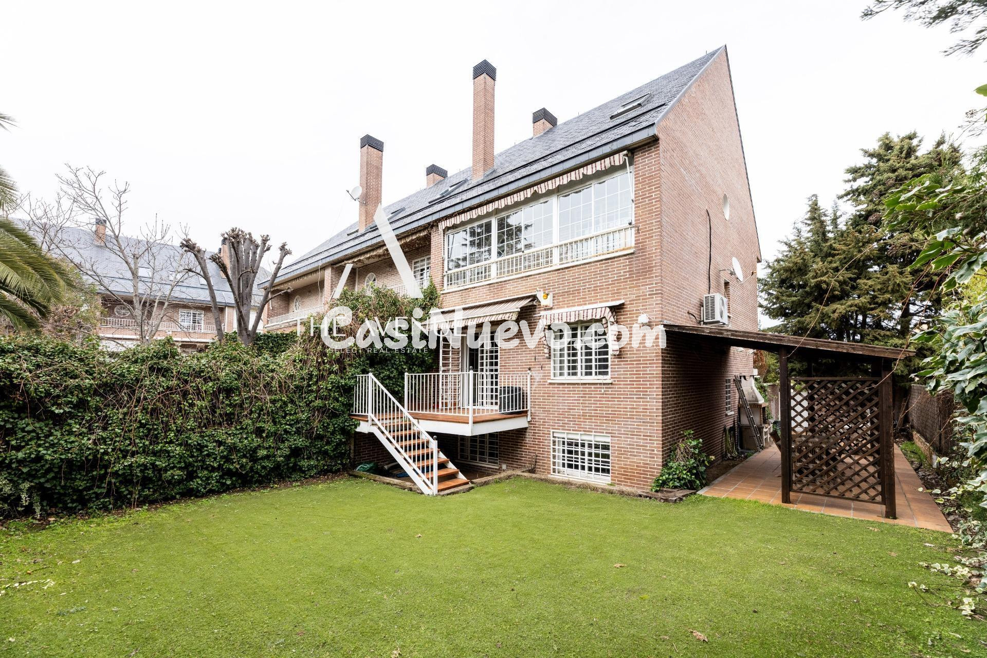 Espectacular Chalet adosado de esquina en situado en la zona