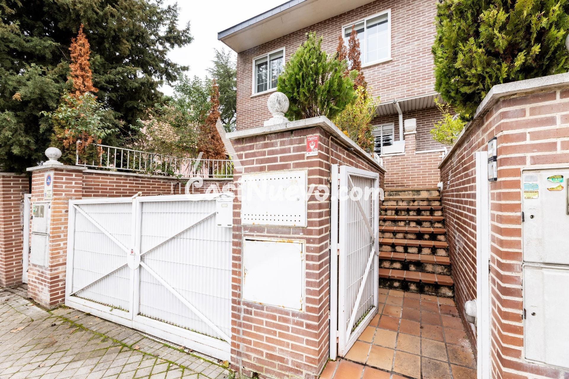 Espectacular Chalet adosado de esquina en situado en la zona - foto 7