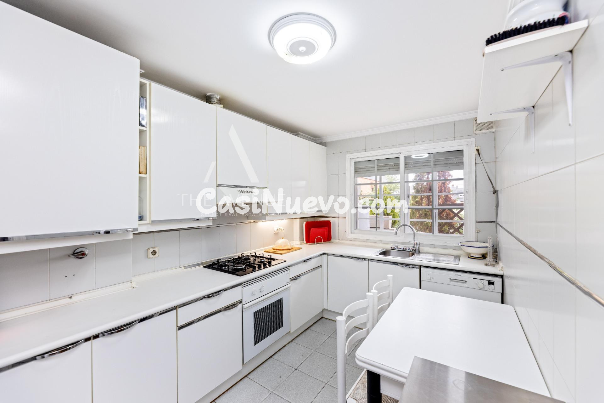 Espectacular Chalet adosado de esquina en situado en la zona - foto 10