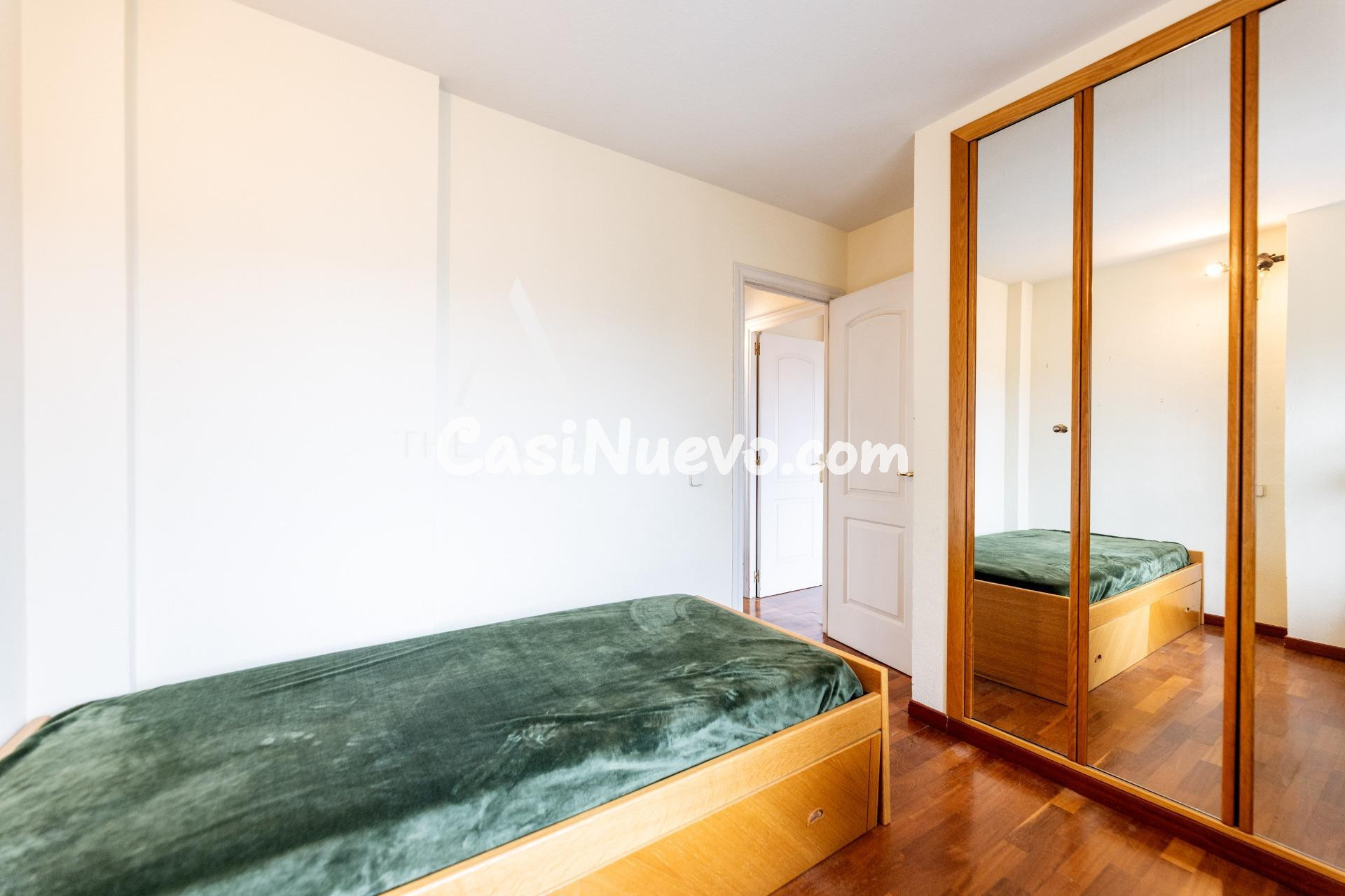 Espectacular Chalet adosado de esquina en situado en la zona - foto 22