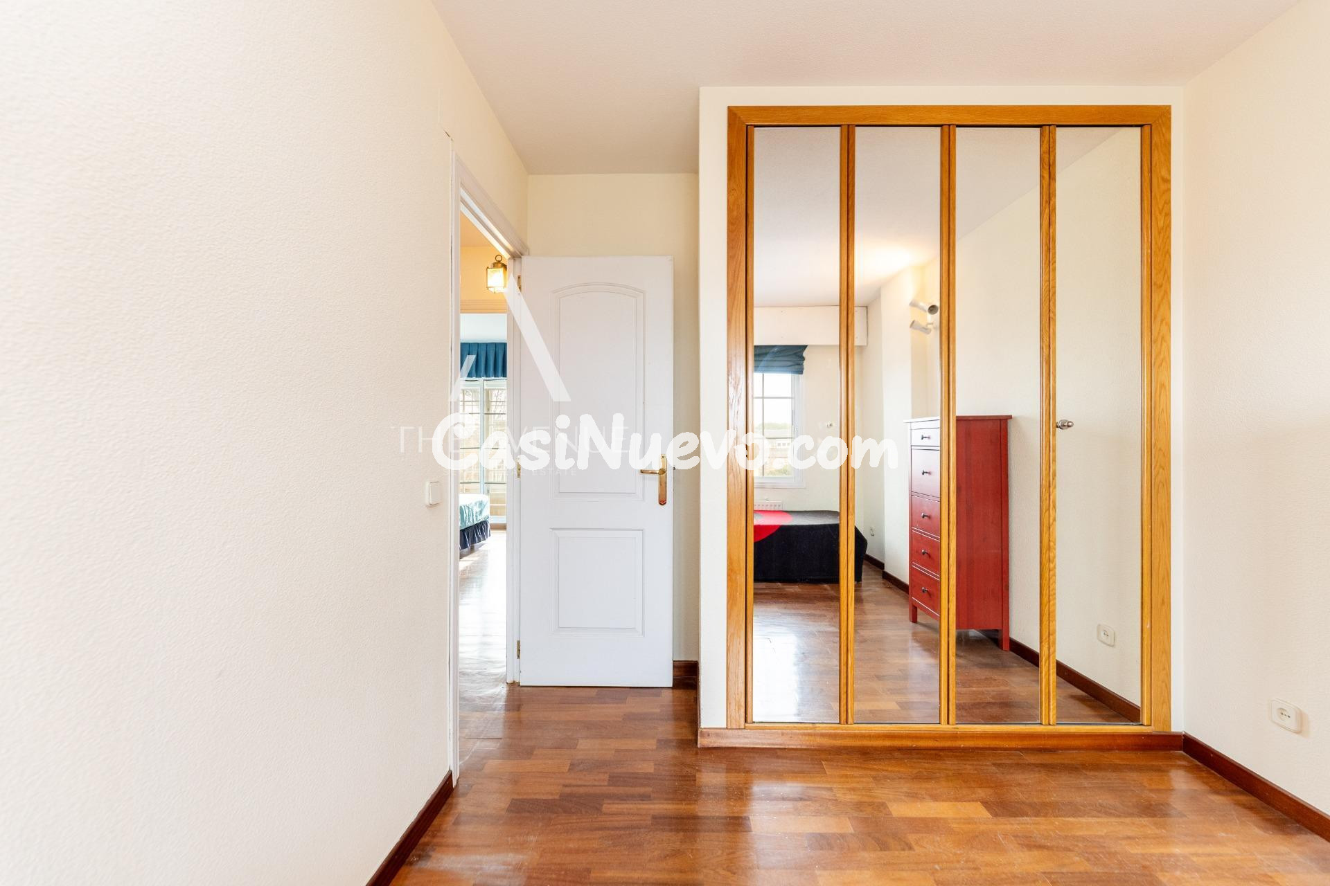 Espectacular Chalet adosado de esquina en situado en la zona - foto 24