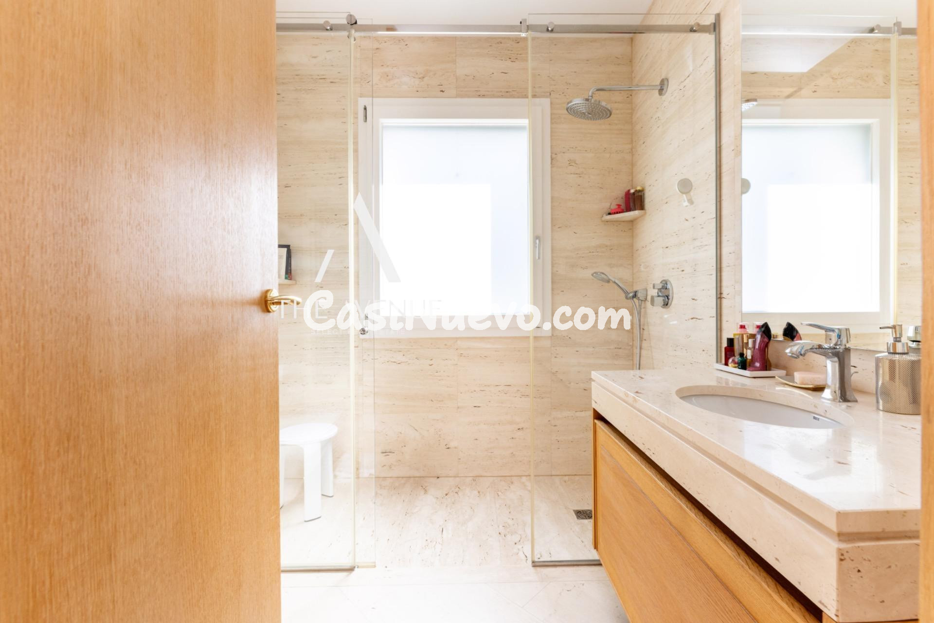 Exclusiva villa con ascensor, parcela paisajística y doble p - foto 32