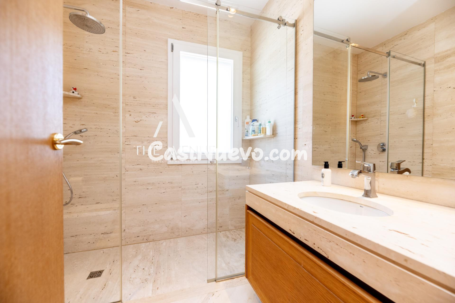Exclusiva villa con ascensor, parcela paisajística y doble p - foto 40