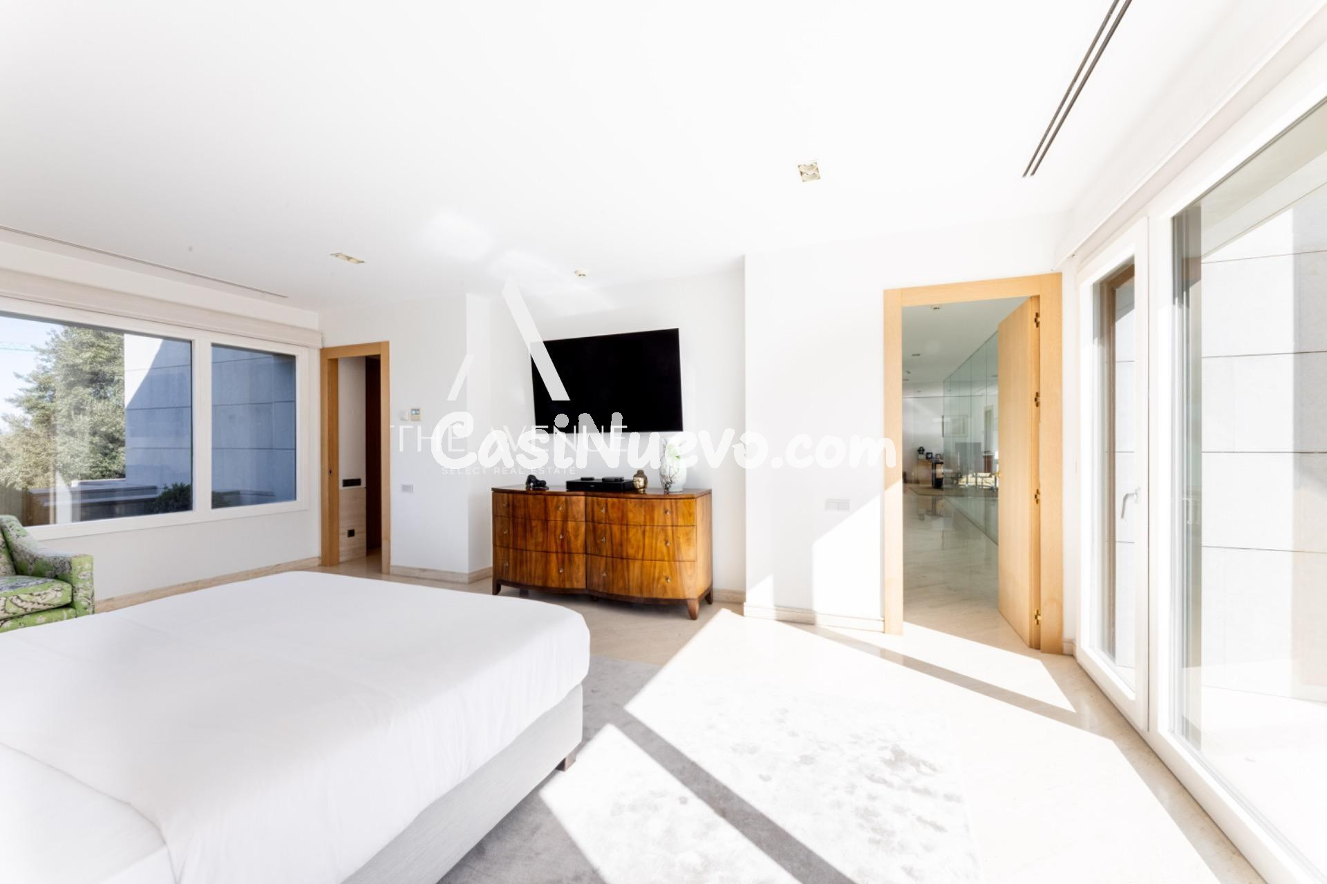 Exclusiva villa con ascensor, parcela paisajística y doble p - foto 48