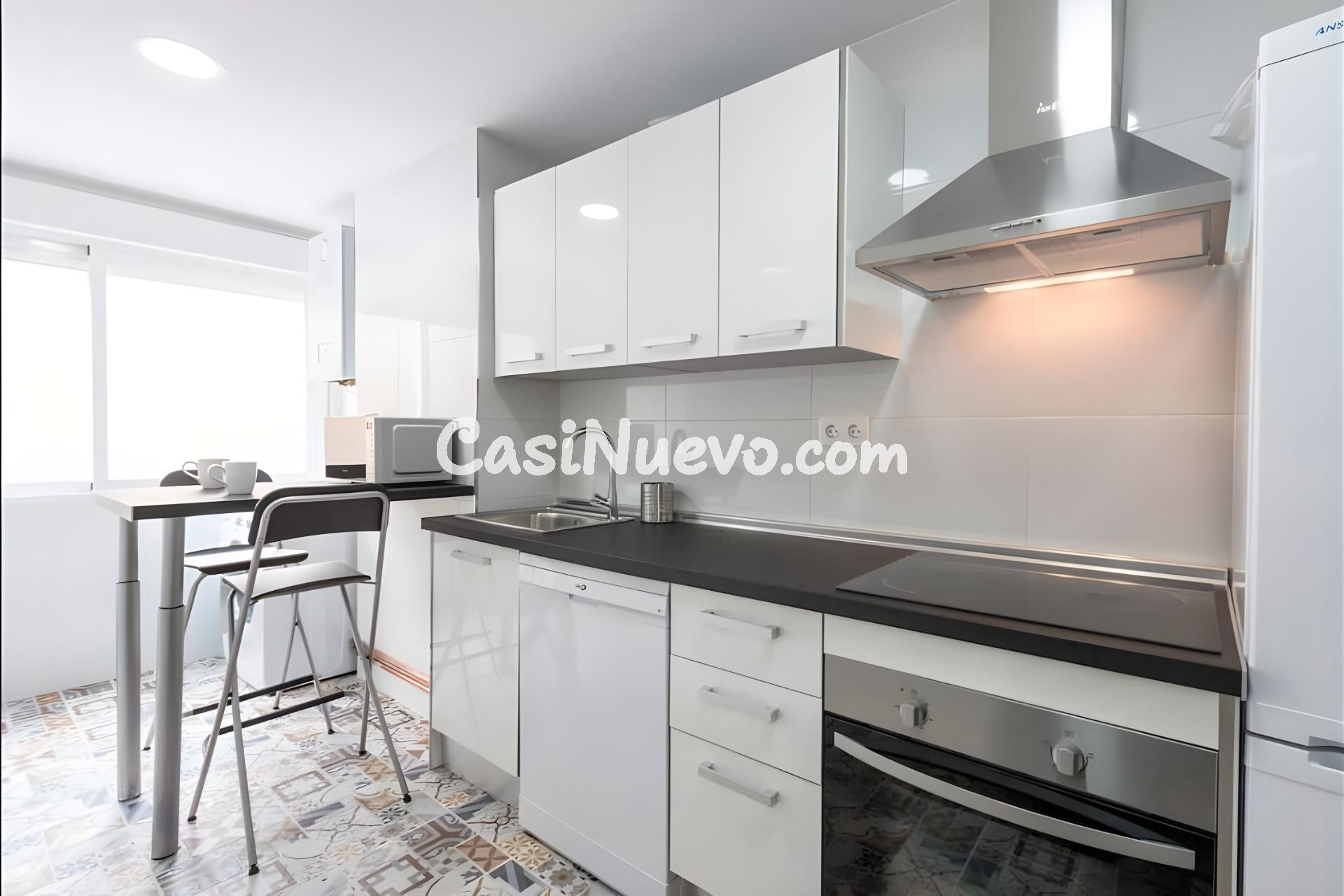 Moderno piso luminoso en alquiler en El Zaidín, Granada | 3  - foto 4