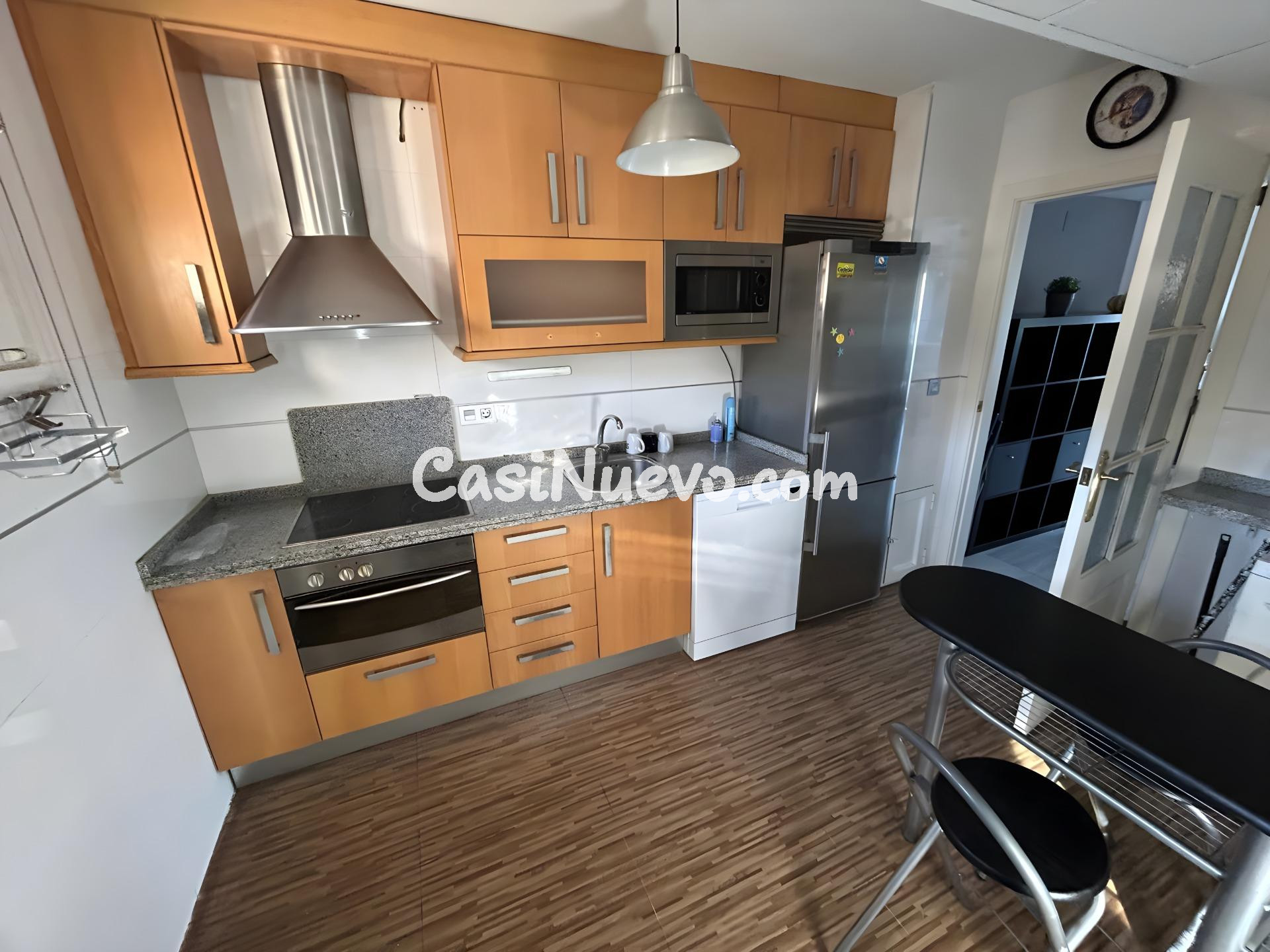 Chalet adosado con piscina y chimenea en alquiler en Las Gab - foto 4