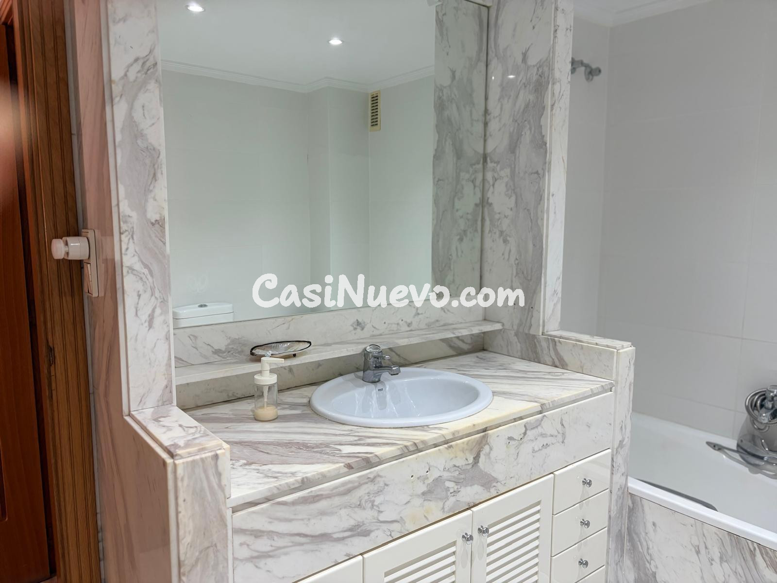 Piso en Avenida Óscar Esplá con vistas al mar y garaje opcio - foto 9