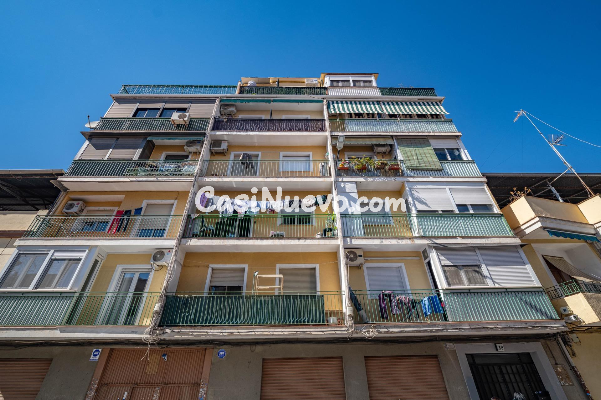 Piso con gran potencial en el Zaidín, junto al PTS – Granada - foto 2