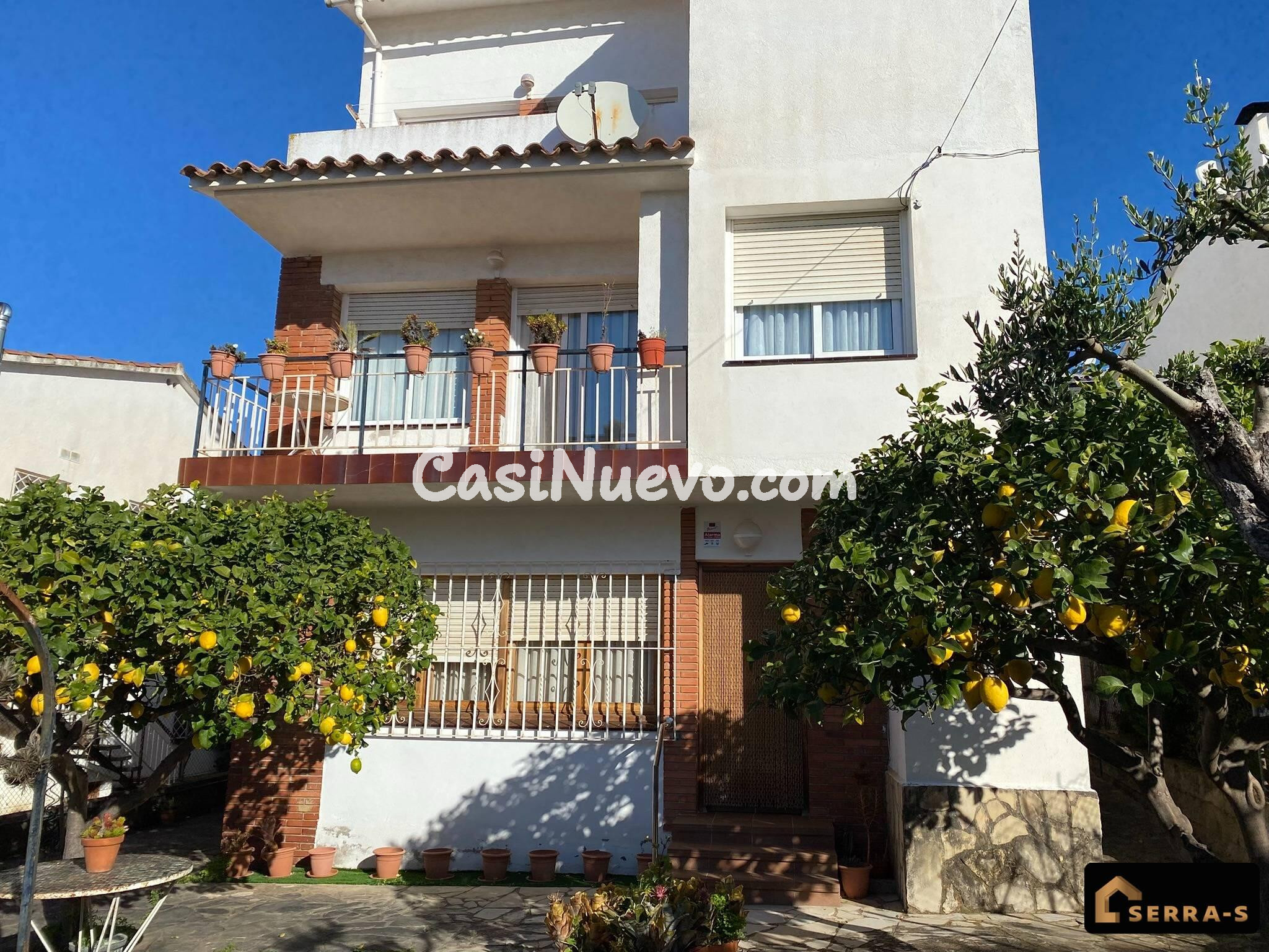 Vive entre mar y montaña en este acogedor chalet en Pinemar