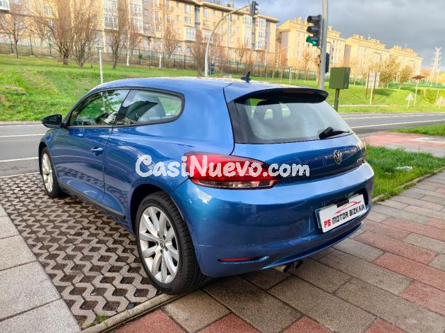 VOLKSWAGEN - Scirocco - 2.0 TDI 140CV DPF DSG - foto 2