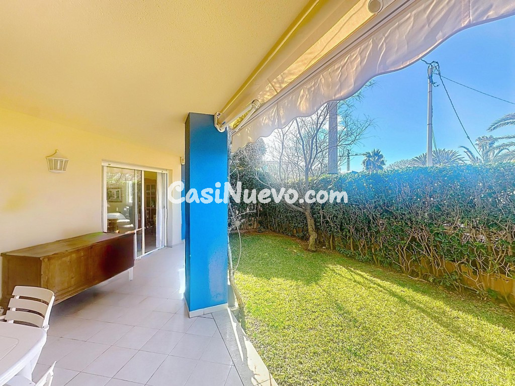 Primera línea de playa con jardín privado y acceso directo a - foto 5