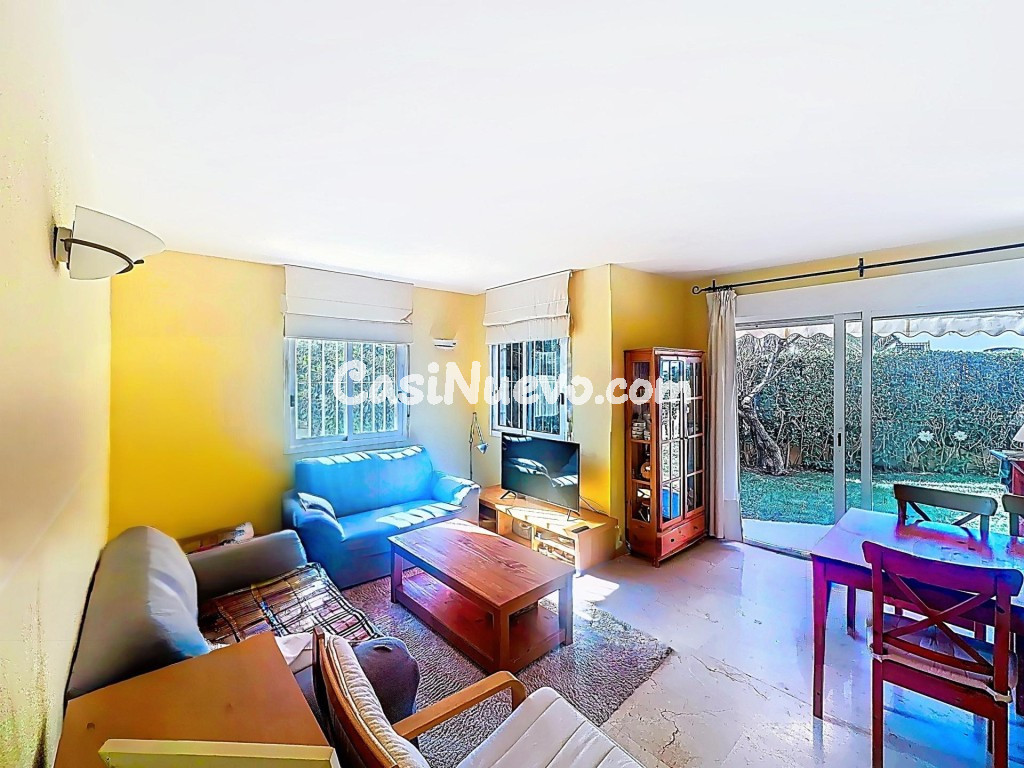 Primera línea de playa con jardín privado y acceso directo a - foto 6