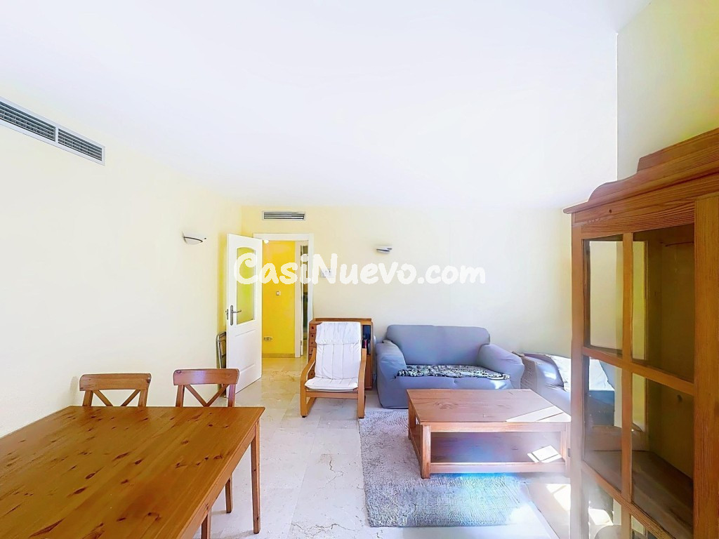 Primera línea de playa con jardín privado y acceso directo a - foto 9