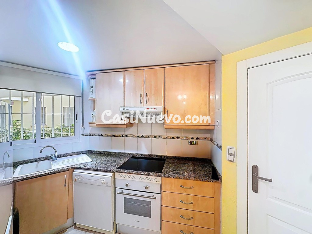 Primera línea de playa con jardín privado y acceso directo a - foto 12