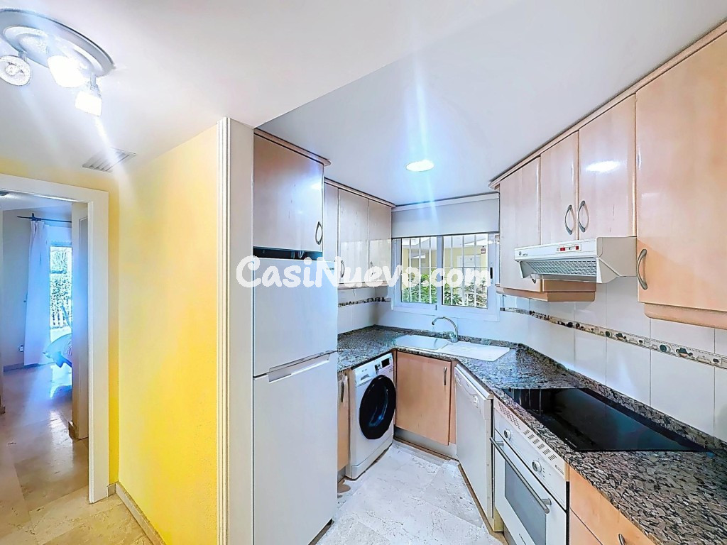 Primera línea de playa con jardín privado y acceso directo a - foto 13