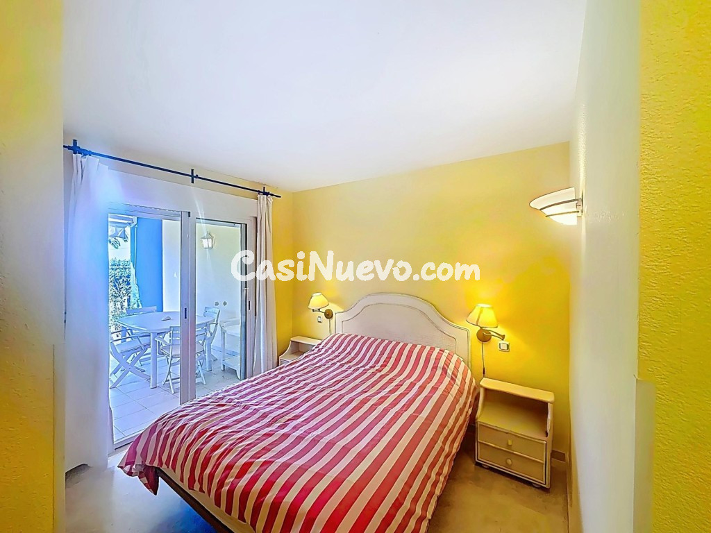 Primera línea de playa con jardín privado y acceso directo a - foto 14