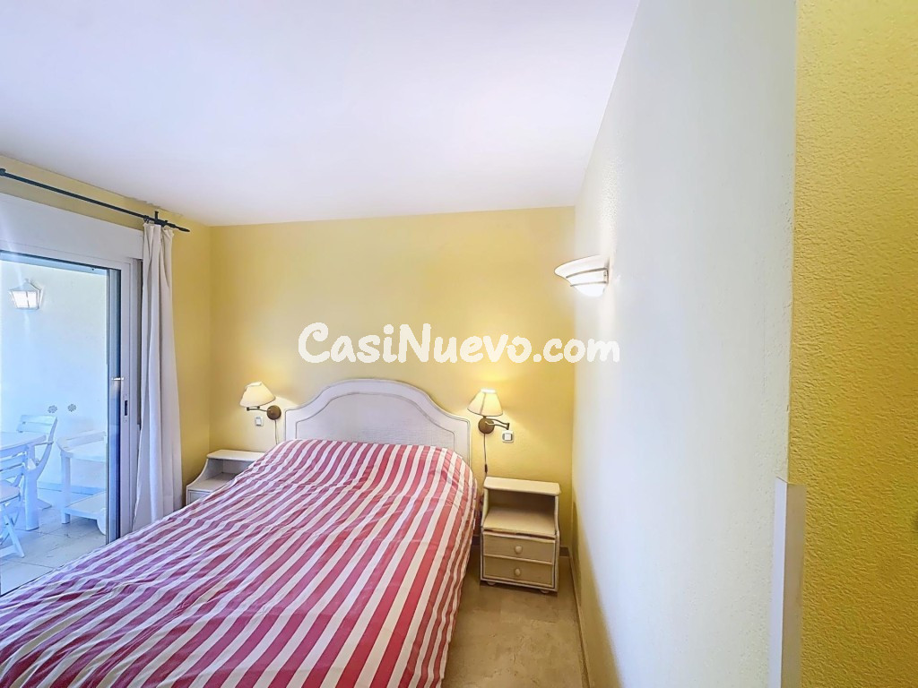 Primera línea de playa con jardín privado y acceso directo a - foto 15