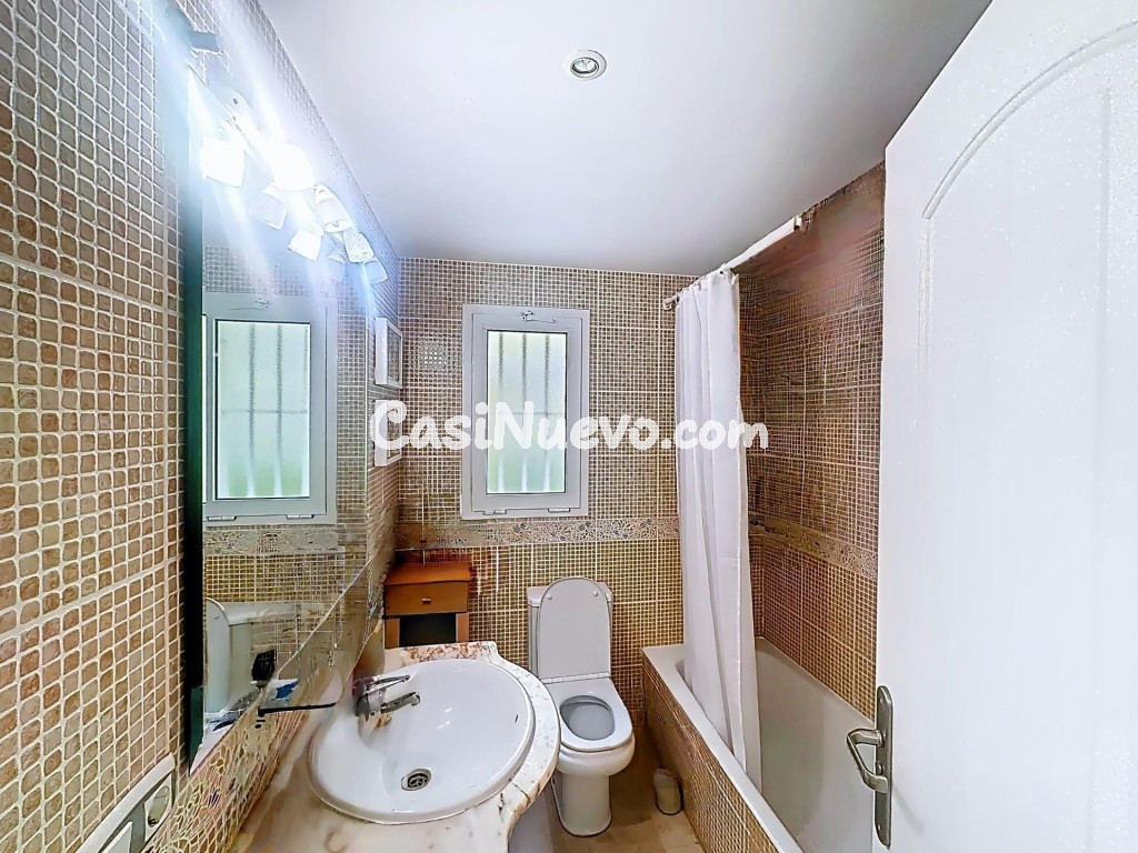 Primera línea de playa con jardín privado y acceso directo a - foto 18