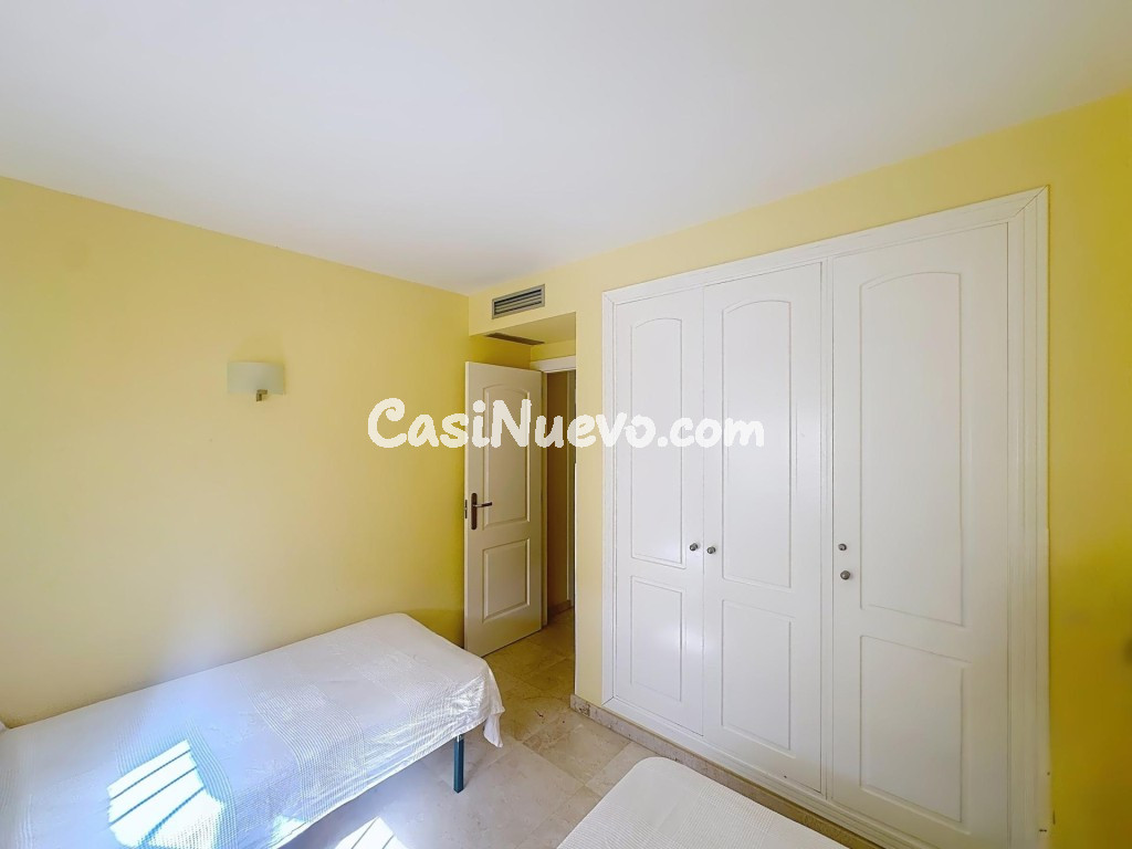 Primera línea de playa con jardín privado y acceso directo a - foto 19