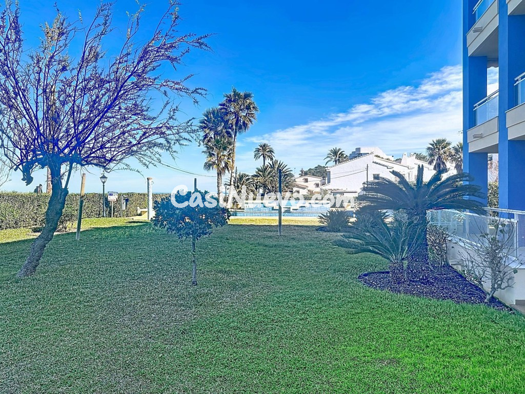 Primera línea de playa con jardín privado y acceso directo a - foto 28