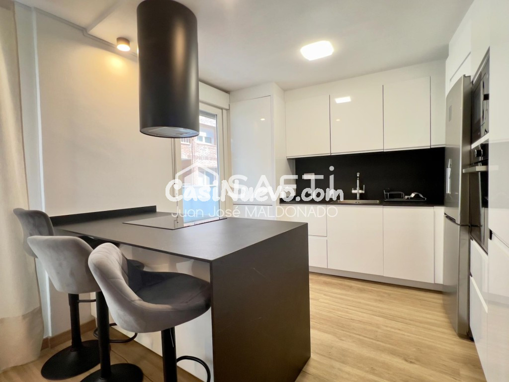 Piso de diseño a 400m del puerto: Ascensor, terraza y confor - foto 6