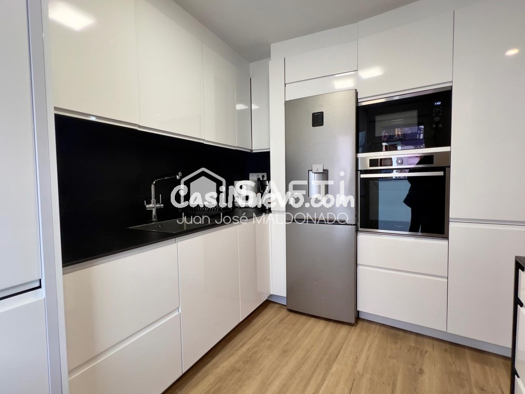 Piso de diseño a 400m del puerto: Ascensor, terraza y confor - foto 8