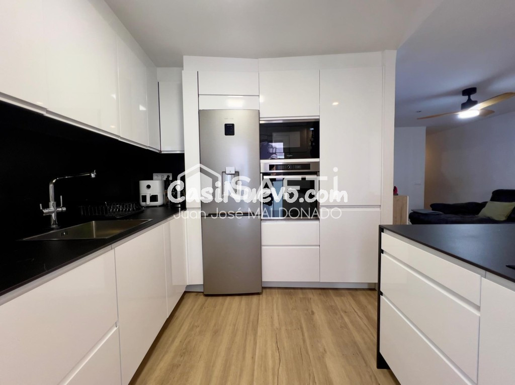 Piso de diseño a 400m del puerto: Ascensor, terraza y confor - foto 9