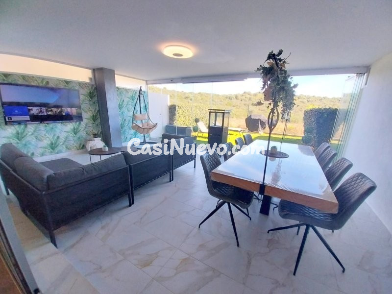 EXCLUSIVO BAJO RENOVADO Y AMUEBLADO CON GRAN JARDÍN PRIVADO 
