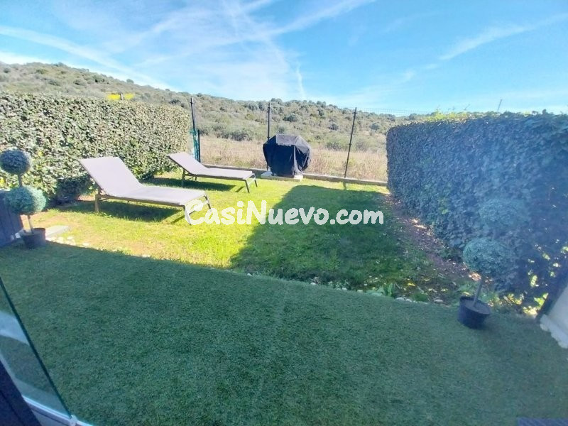 EXCLUSIVO BAJO RENOVADO Y AMUEBLADO CON GRAN JARDÍN PRIVADO  - foto 2