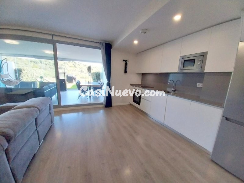 EXCLUSIVO BAJO RENOVADO Y AMUEBLADO CON GRAN JARDÍN PRIVADO  - foto 4