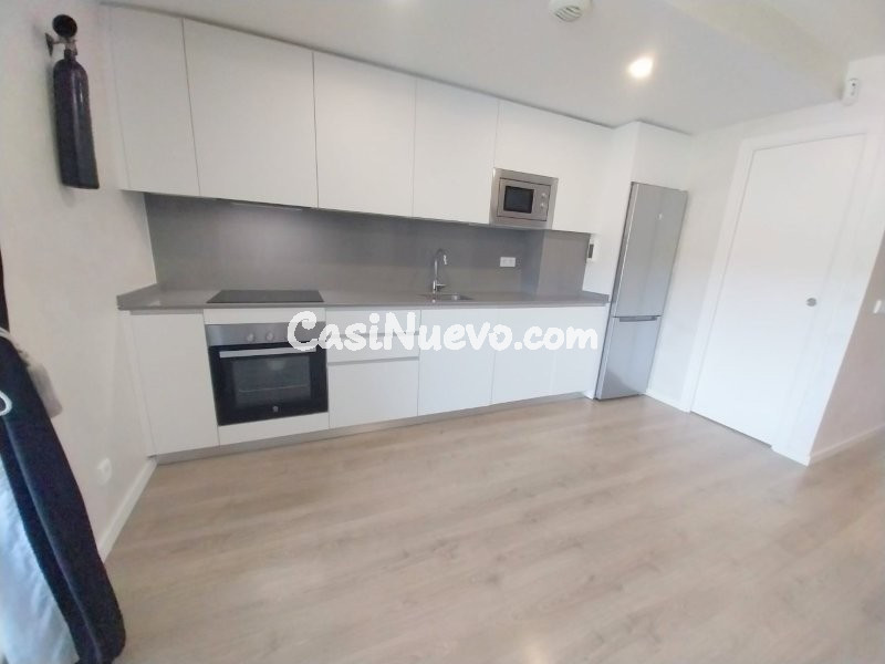 EXCLUSIVO BAJO RENOVADO Y AMUEBLADO CON GRAN JARDÍN PRIVADO  - foto 9